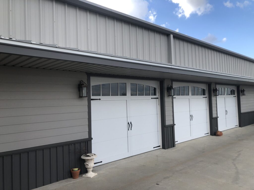 Bldg with Overhead Doors